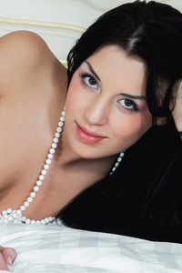 Beauty Felicia Poses Naked